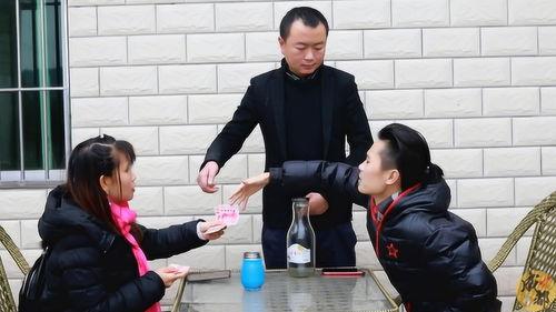 瓜娃子吃女朋友,瓜娃子与女友的甜蜜食趣