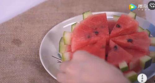 花式吃瓜,花式吃瓜,解锁夏日清凉新姿势