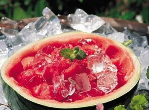 吃冰瓜vlog,跟随吃冰瓜Vlog感受冰爽一夏